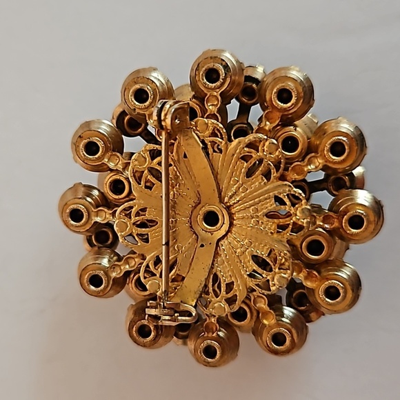 Vintage Purple & Lavender Rhinestones on Goldtone 1 1/2" Dia. Brooch - Picture 6 of 6